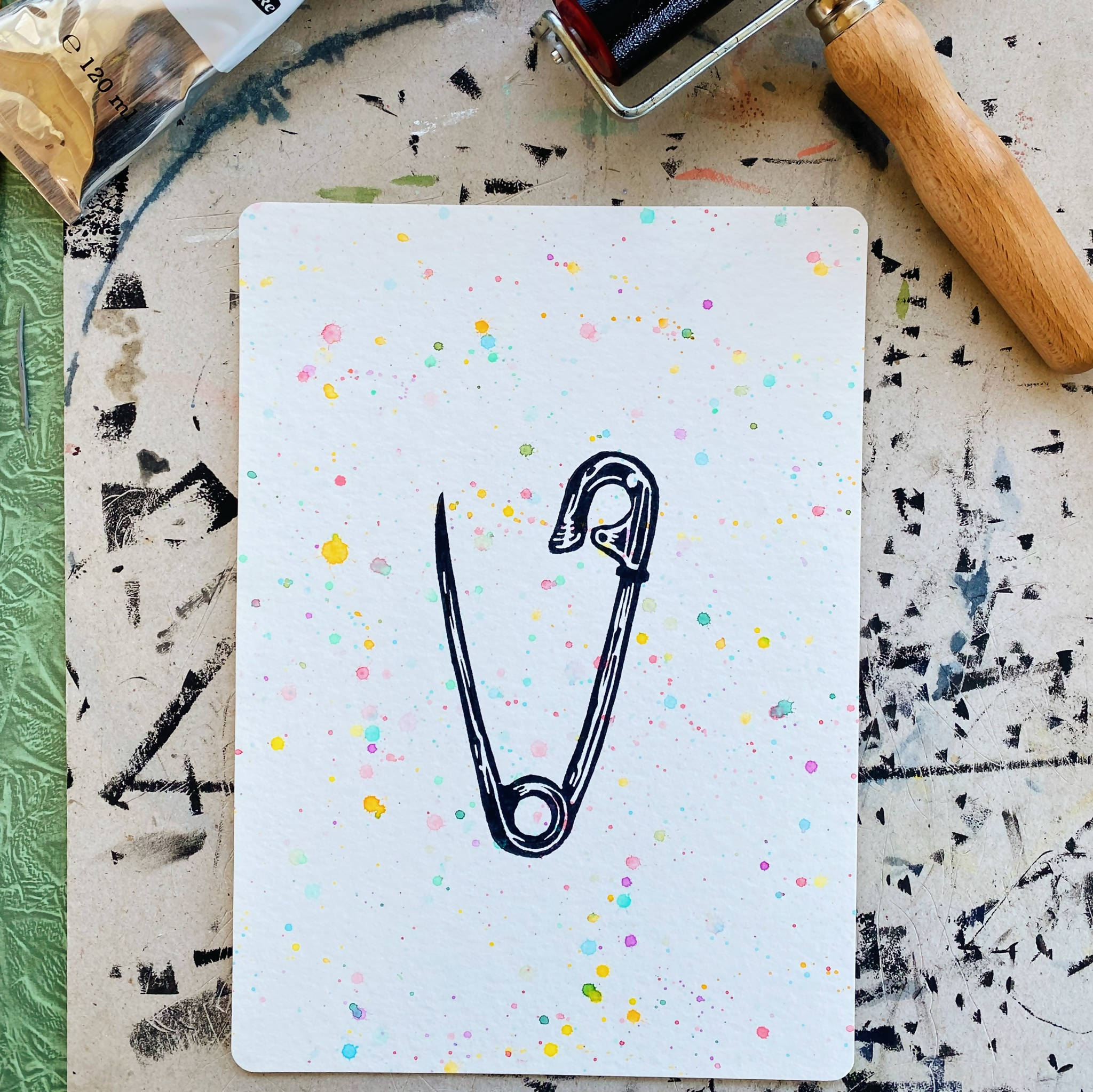 safety pin | speckled